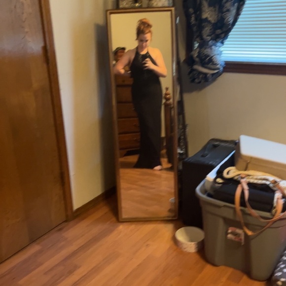 Size 14 Halter Style Black Classy Evening Gown - Picture 10 of 11